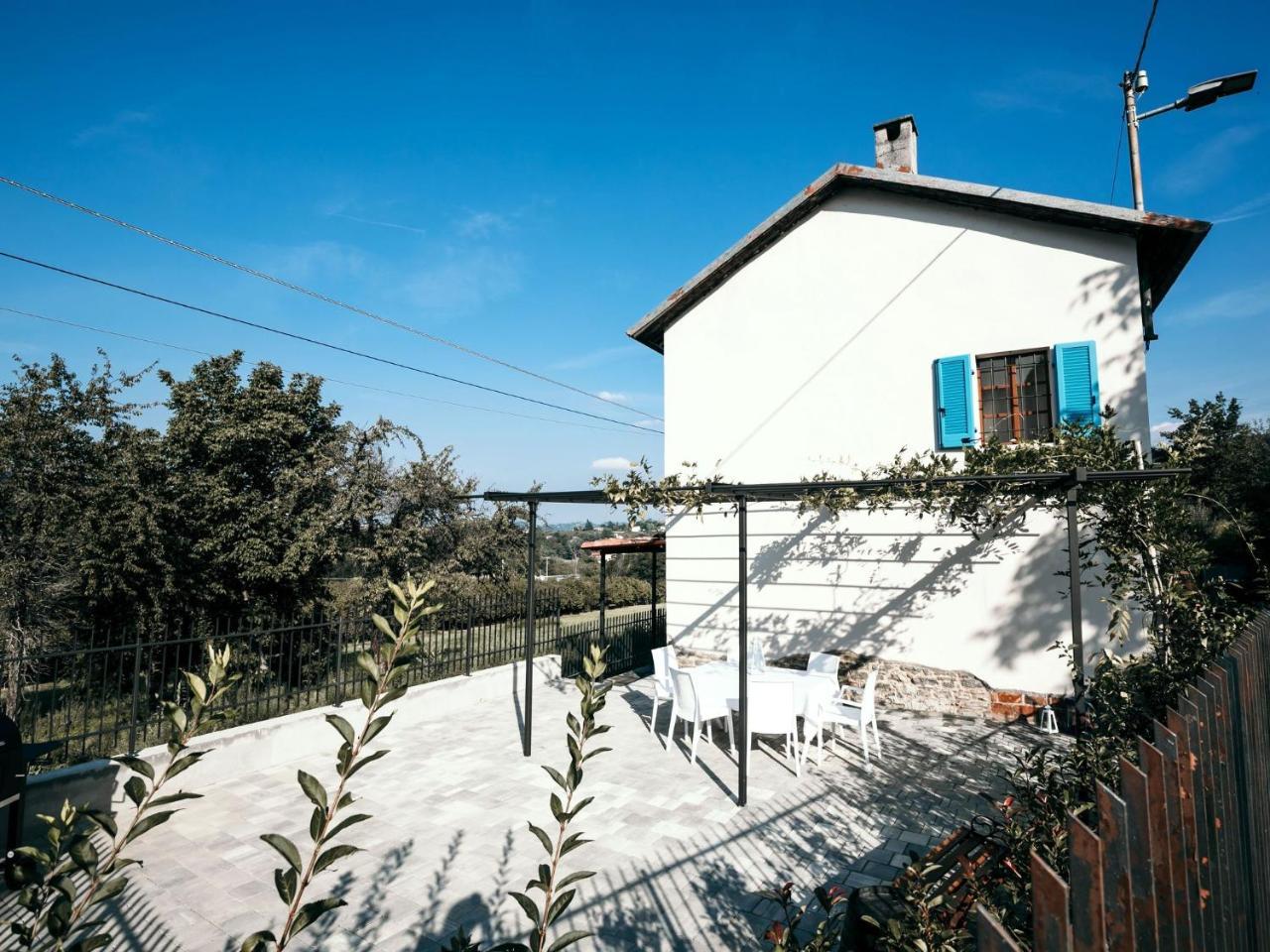 Superb Holiday Home In Piedmont Italy With Fireplace Santo Stefano Belbo Extérieur photo